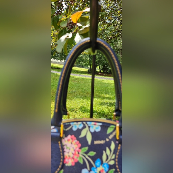 Dooney & Bourke Large Satchel EUC - Picture 3 of 16